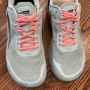 Women’s Running Shoes